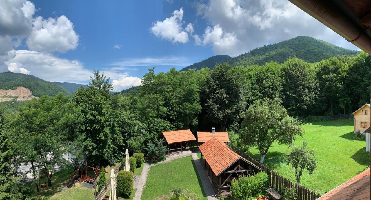 Hotel Csíki Határ Fogadó/ Hanul Hotarul Ciucului Bixad  Esterno foto